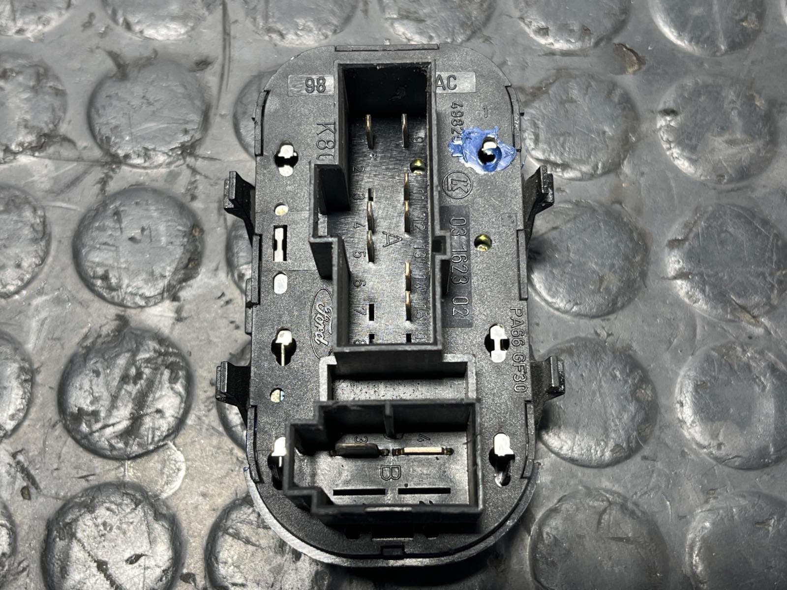Recambio de MANDO ELEVALUNAS DELANTERO IZQUIERDO para FORD FOCUS BERLINA (CAK) Ambiente C9DC referencia OEM IAM 98AG14529AC - GRIS 3