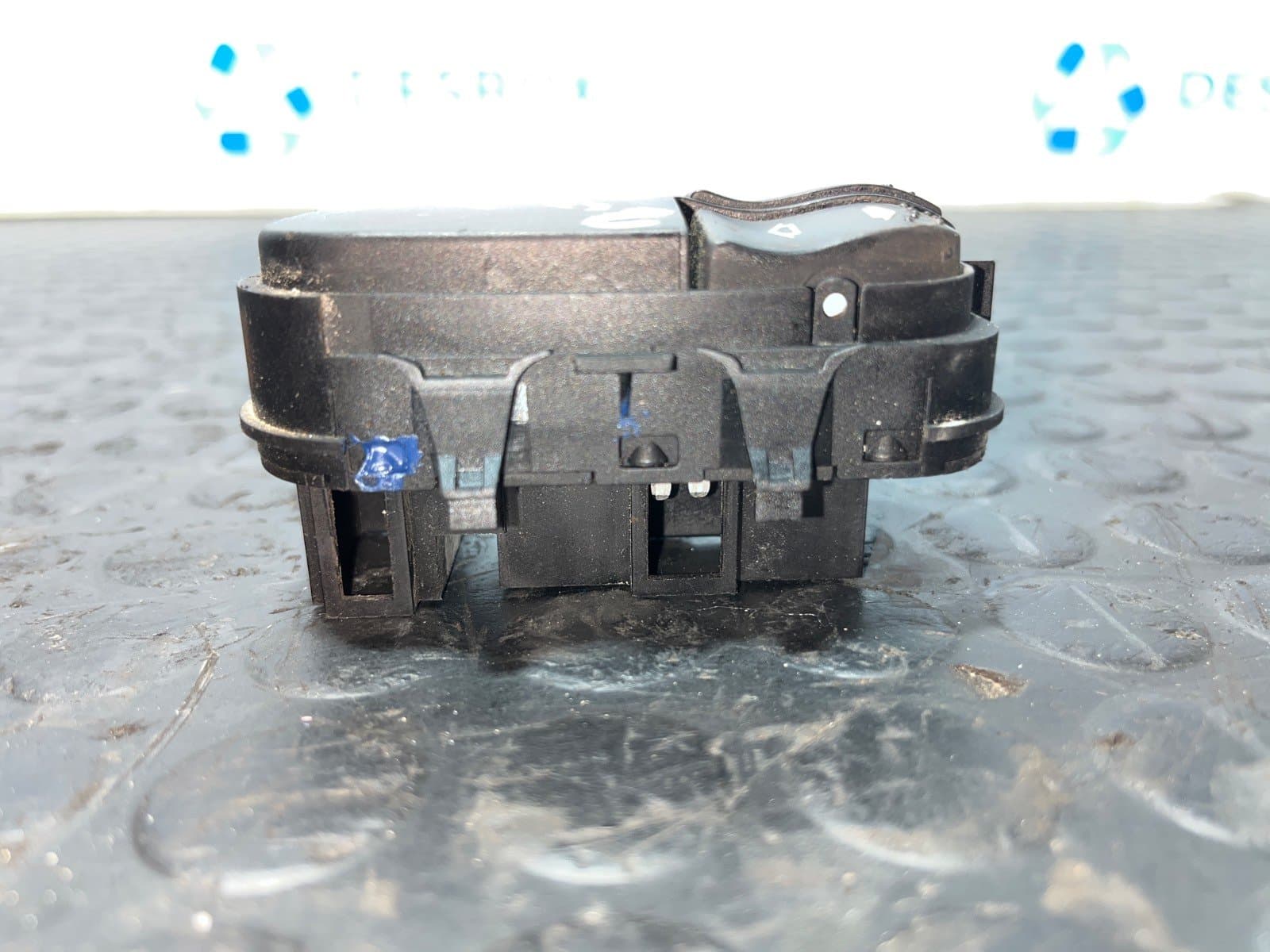 Recambio de MANDO ELEVALUNAS DELANTERO IZQUIERDO para FORD FOCUS BERLINA (CAK) Ambiente C9DC referencia OEM IAM 98AG14529AC - GRIS 5