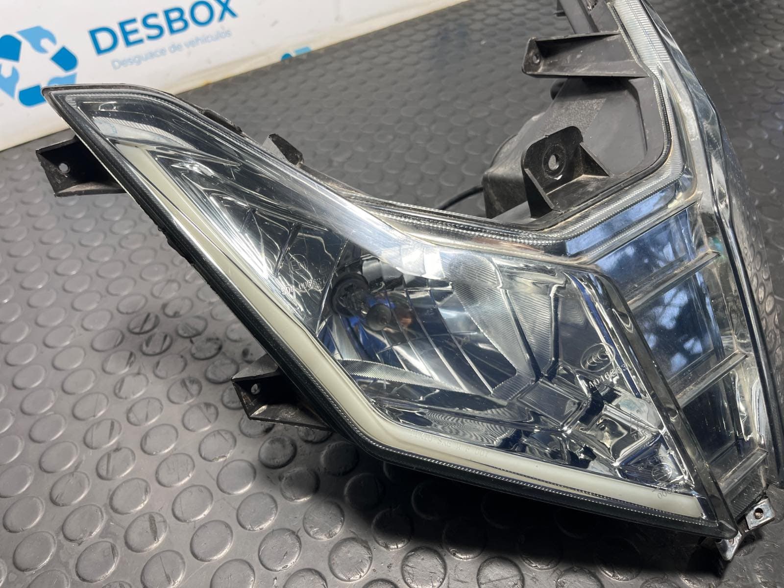 Recambio de FARO  para WOTTAN STORM SY125T 1P52QMI referencia OEM IAM A046863 - BLANCO 2