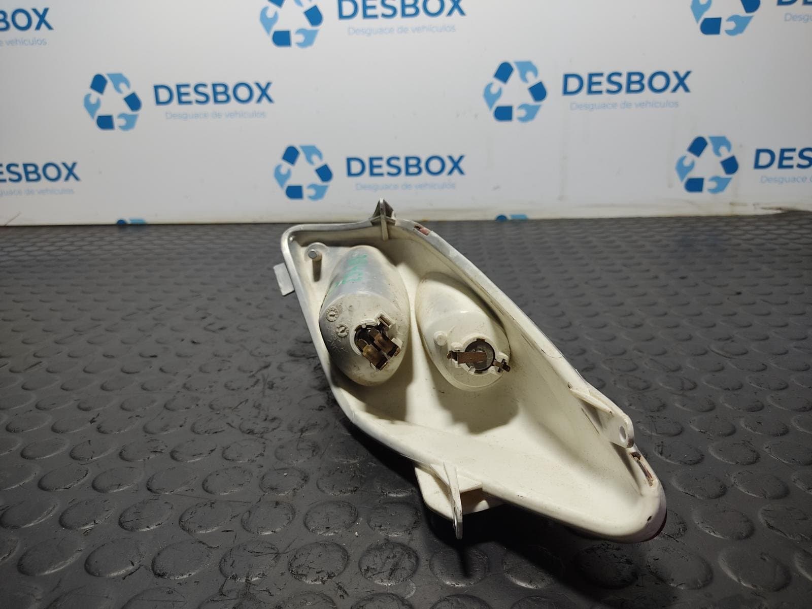 Recambio de PILOTO TRASERO DERECHO para YAMAHA X-MAX 250 250 - ROJO 2