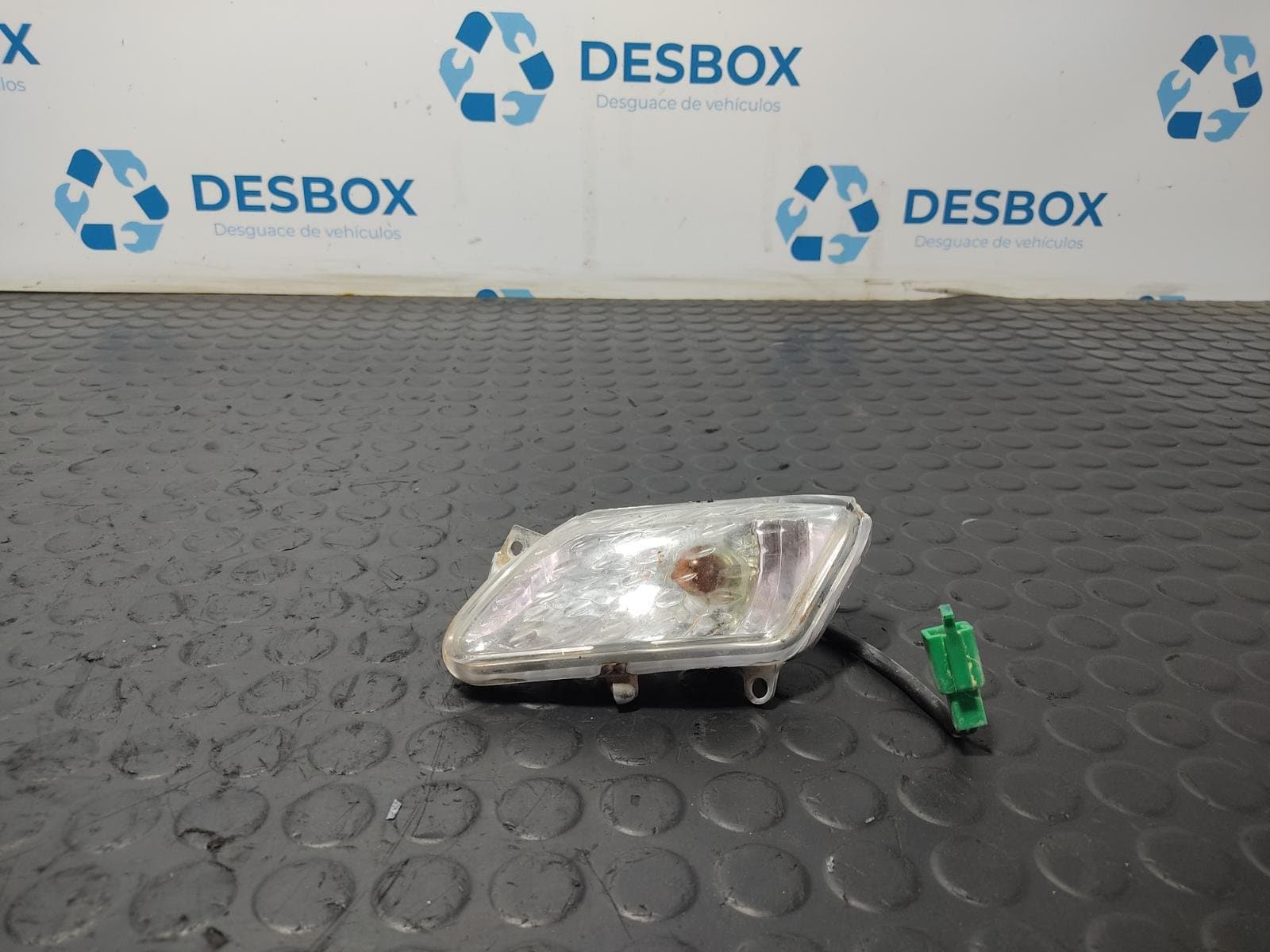 Recambio de PILOTO DELANTERO DERECHO para YAMAHA X-MAX 250 250 referencia OEM IAM 50R004126  - ROJO