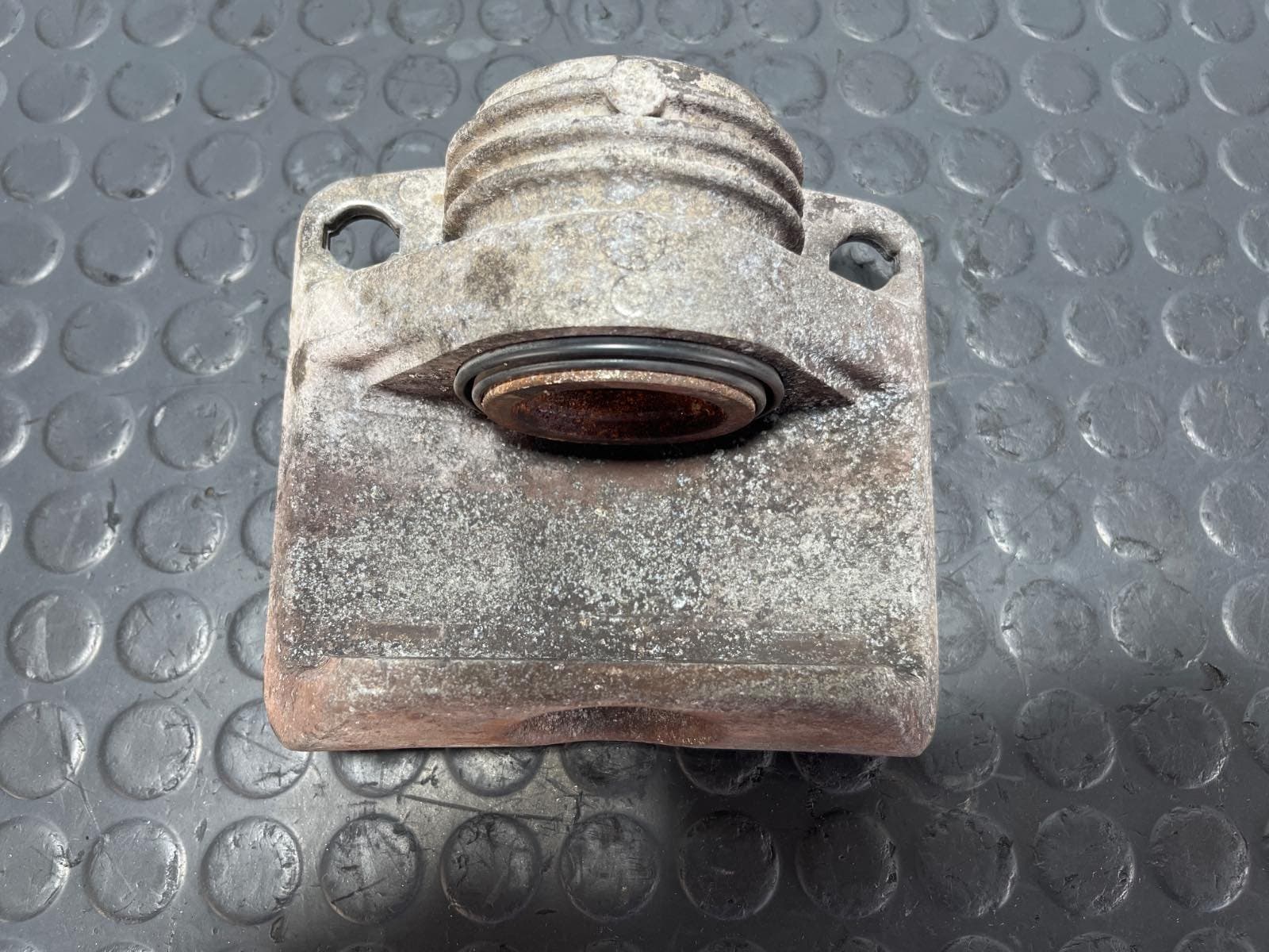 Recambio de PINZA DE FRENO DELANTERA DERECHA para SSANGYONG MUSSO 2.9 D OM662 referencia OEM IAM K2460300 - ROJO 3