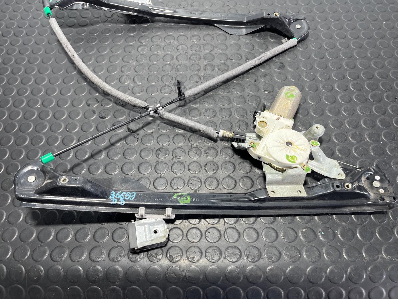 Recambio de ELEVALUNAS DELANTERO DERECHO para FORD FOCUS BERLINA (CAK) Ghia FFDA referencia OEM IAM XS412323 - GRIS 2