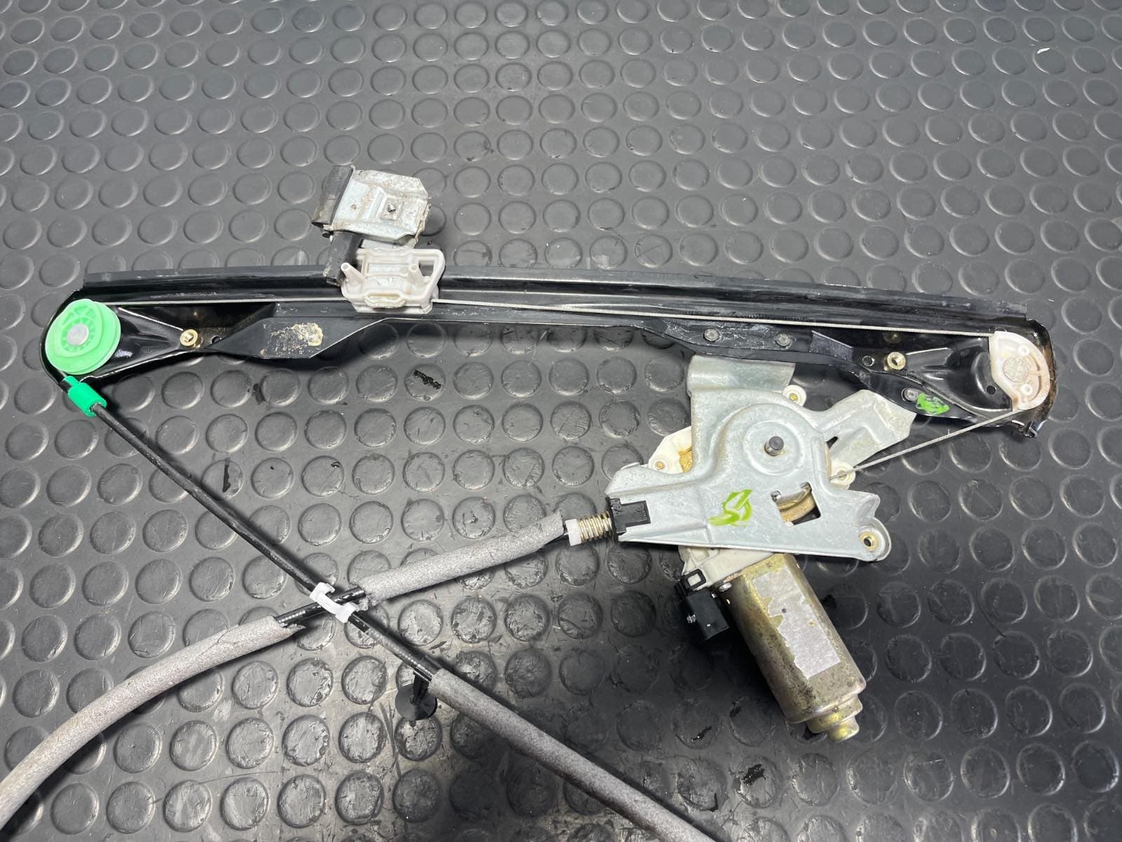 Recambio de ELEVALUNAS DELANTERO DERECHO para FORD FOCUS BERLINA (CAK) Ghia FFDA referencia OEM IAM XS412323 - GRIS 4