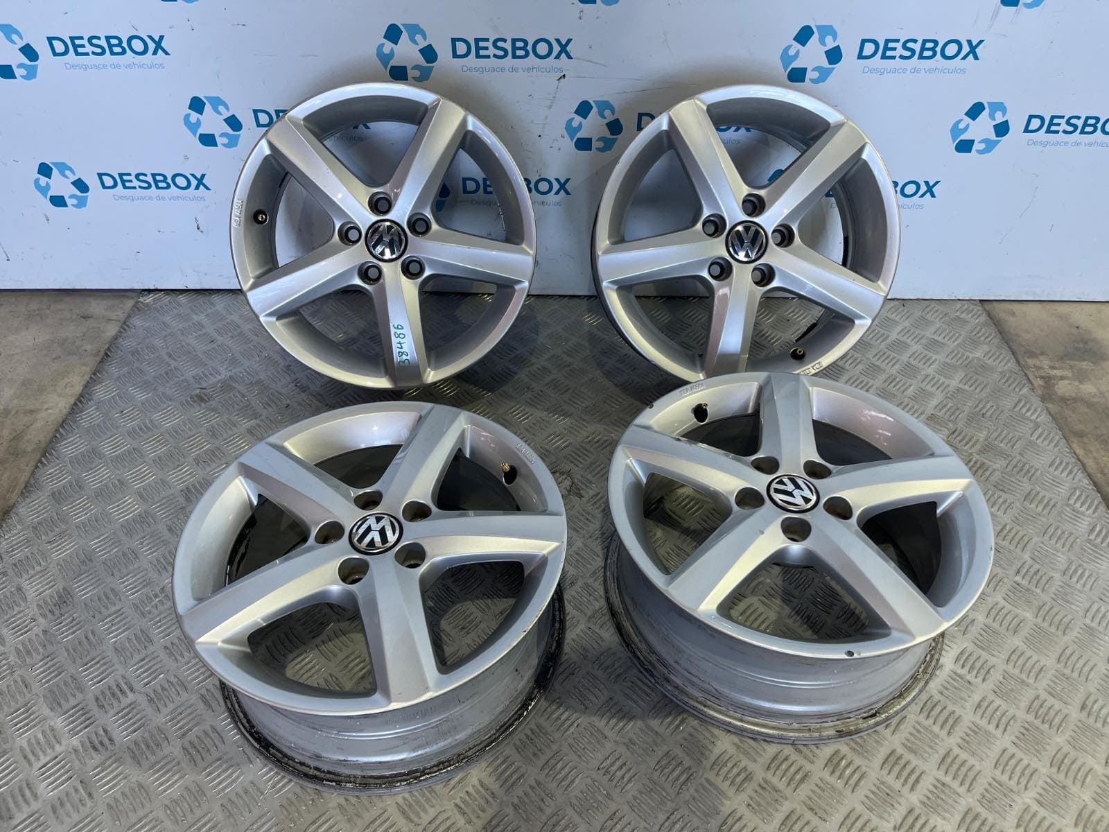 Recambio de JUEGO LLANTAS para VOLKSWAGEN NEW BEETLE CABRIOLET (1Y7) 1.6 AWH referencia OEM IAM 6R0071495B - GRIS