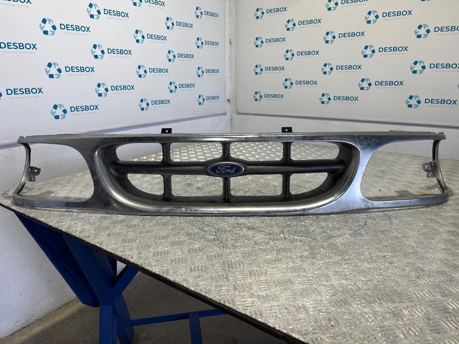 Recambio de REJILLA DELANTERA para FORD EXPLORER 4.0 V6 CAT XS         referencia OEM IAM    - GRIS