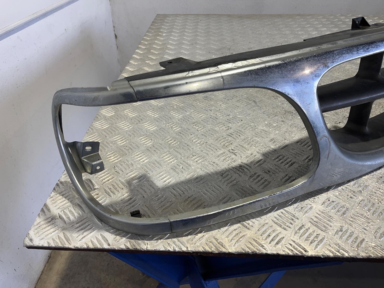 Recambio de REJILLA DELANTERA para FORD EXPLORER 4.0 V6 CAT XS         referencia OEM IAM    - GRIS 2