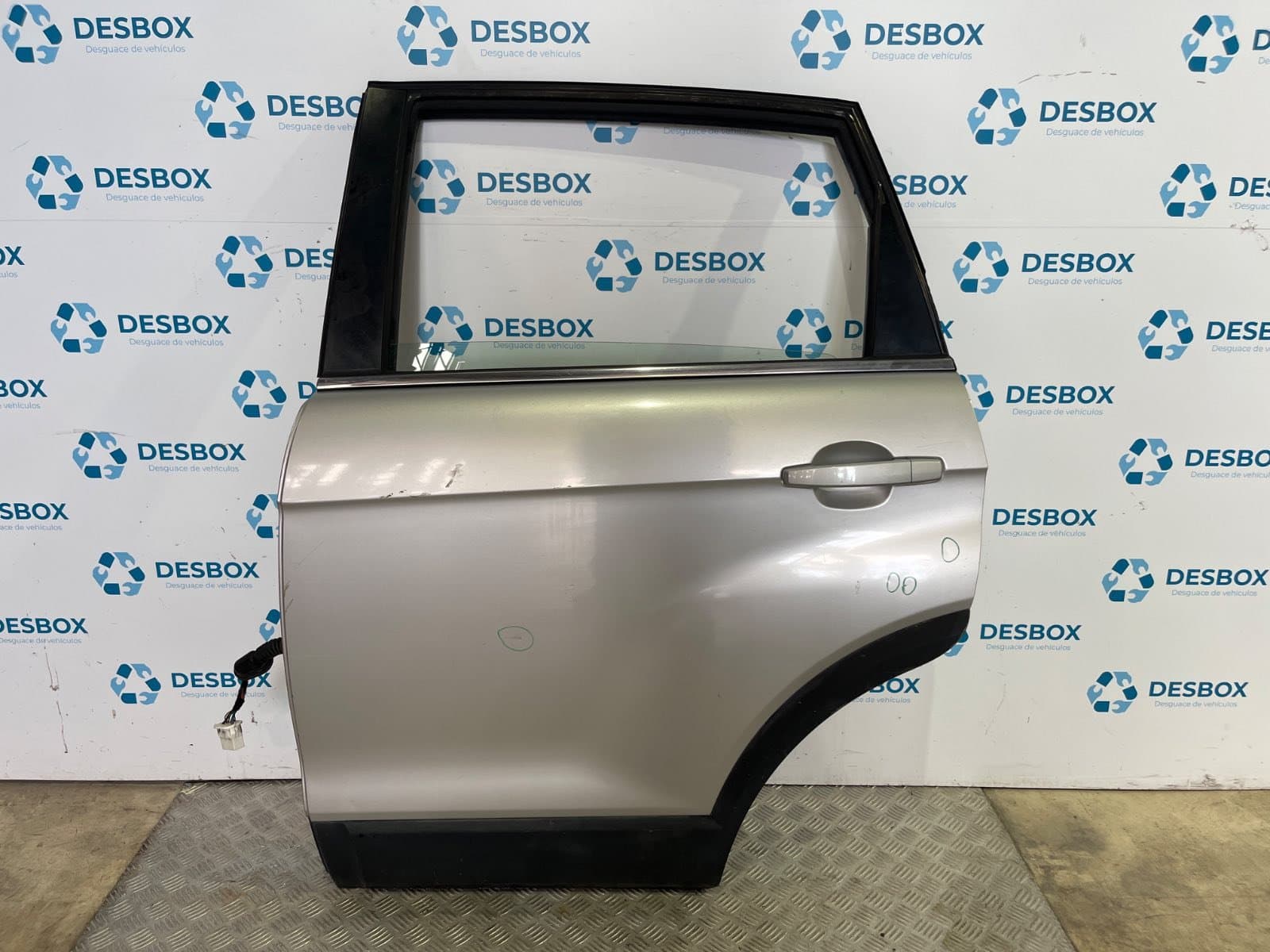 Recambio de PUERTA TRASERA IZQUIERDA para CHEVROLET CAPTIVA 2.0 VCDI LT Z20S - GRIS