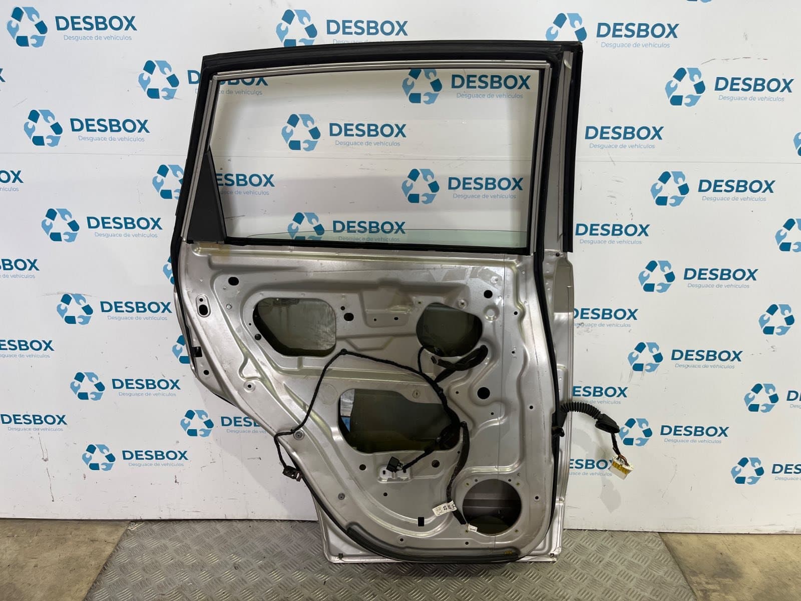 Recambio de PUERTA TRASERA IZQUIERDA para CHEVROLET CAPTIVA 2.0 VCDI LT Z20S - GRIS 5