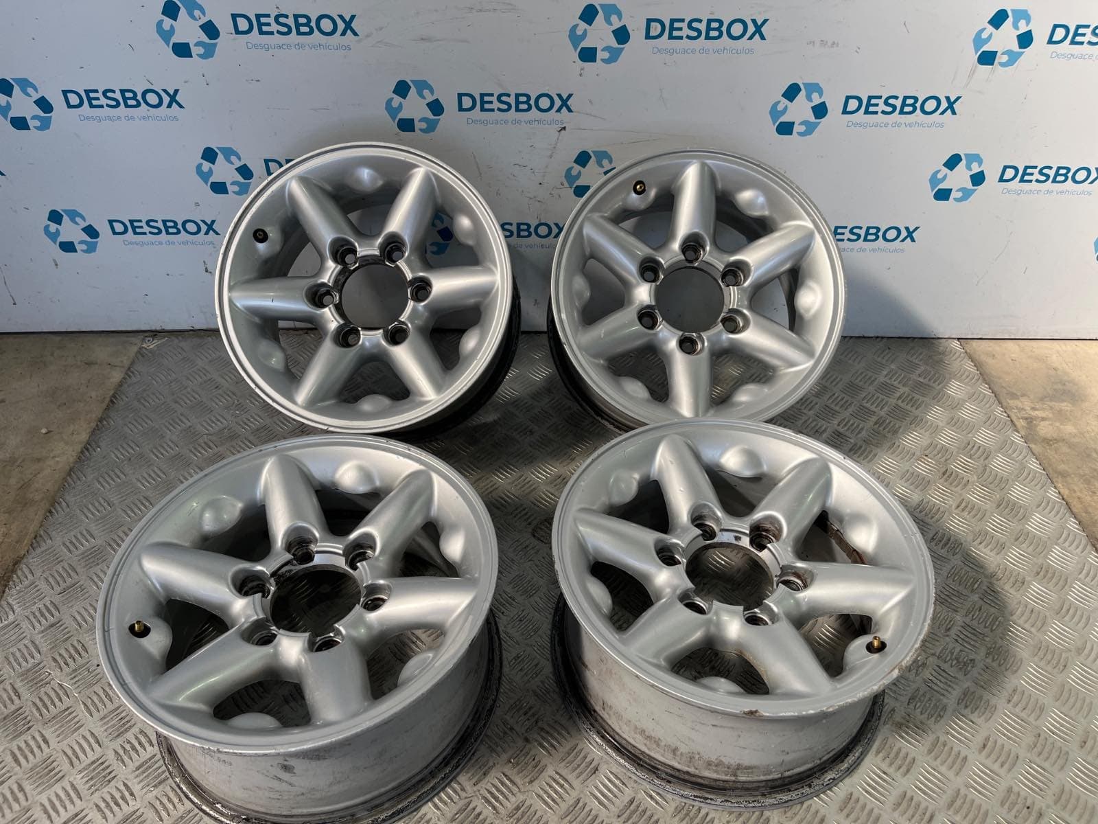 Recambio de JUEGO LLANTAS para NISSAN TERRANO/TERRANO.II (R20) Avenue TD27TI referencia OEM IAM 8F300 - VERDE