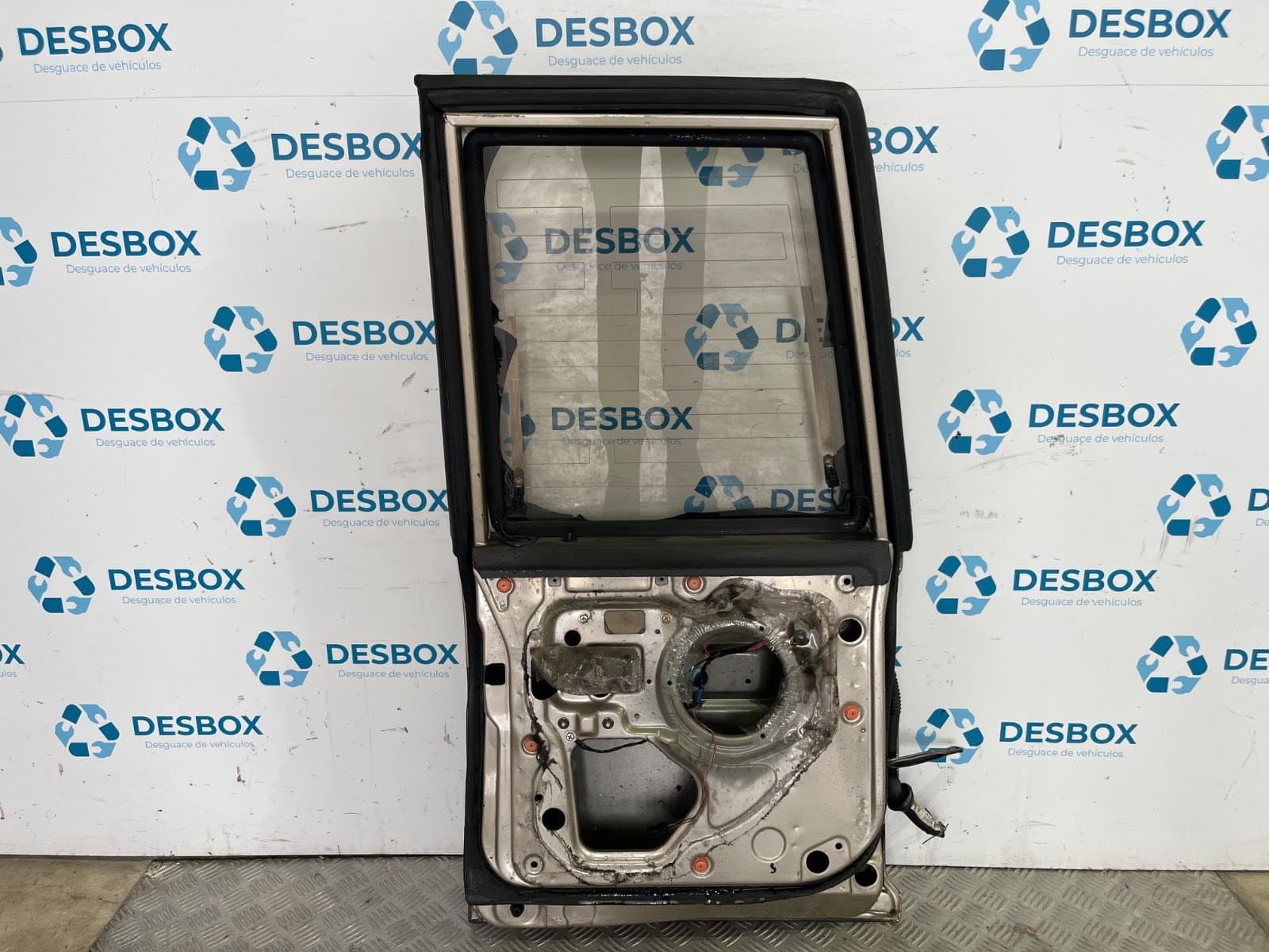 Recambio de PORTON TRASERO IZQUIERDO para NISSAN PATROL GR (Y60) 2.8 TURBO DIESEL RD28 TURBO - GRIS 4