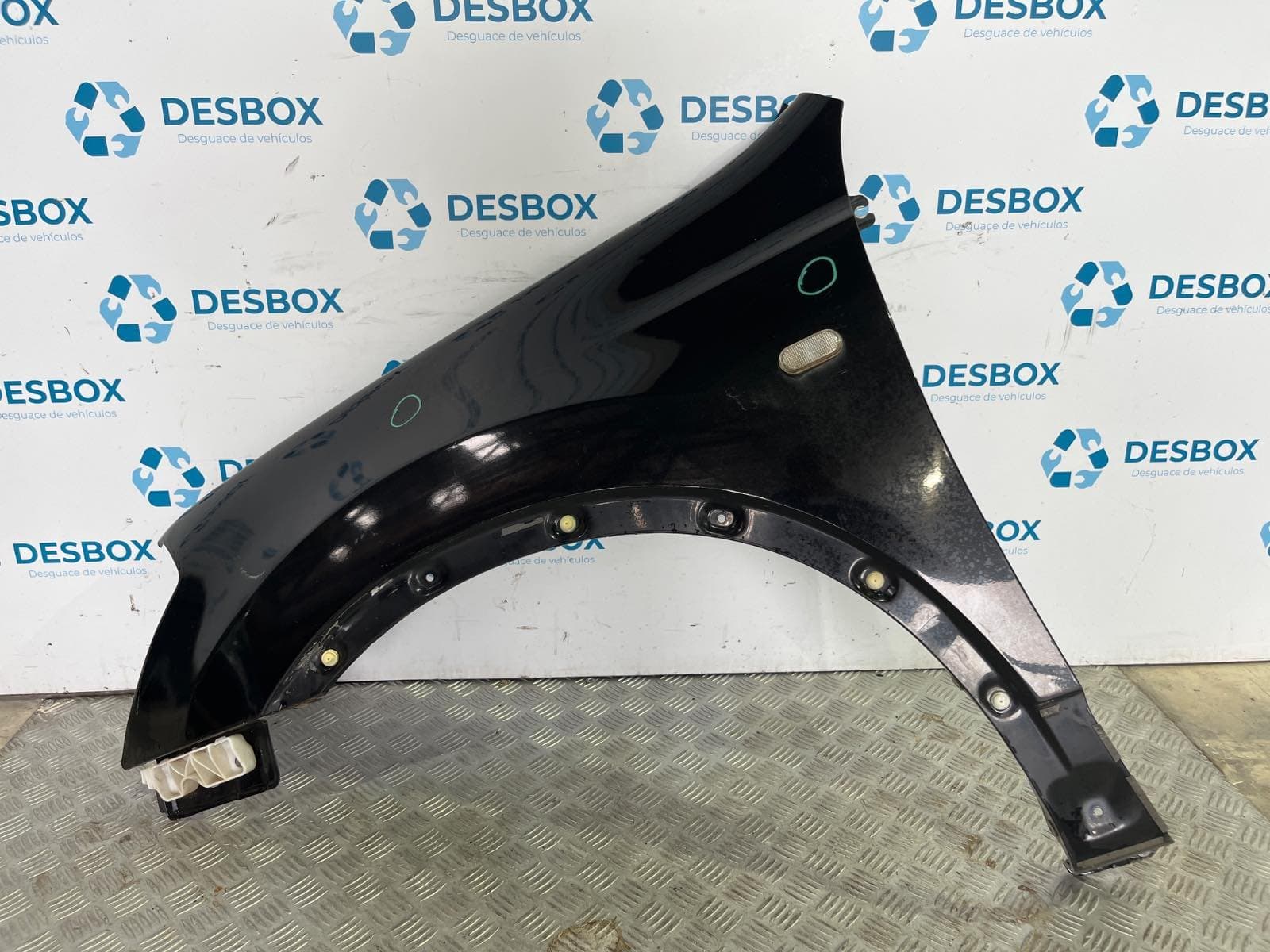 Recambio de ALETA DELANTERA IZQUIERDA para NISSAN QASHQAI (J10) 1.5 DCI K9K - NEGRO