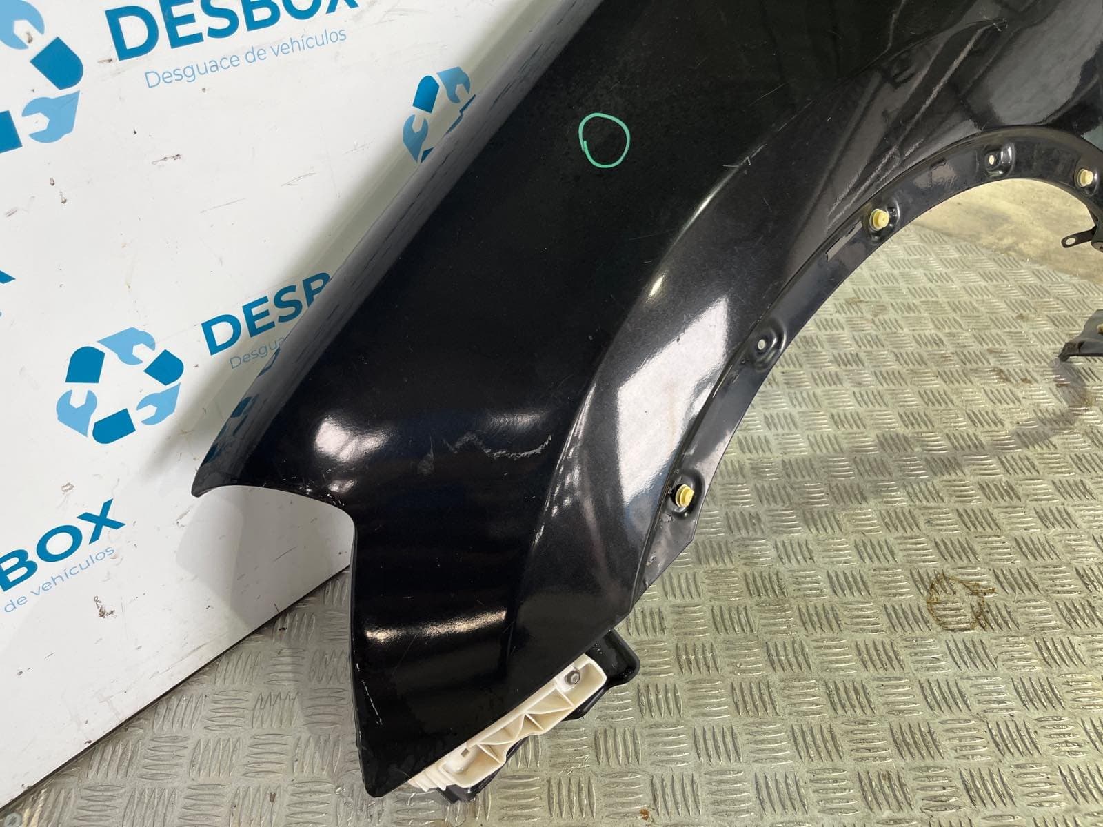 Recambio de ALETA DELANTERA IZQUIERDA para NISSAN QASHQAI (J10) 1.5 DCI K9K - NEGRO 2