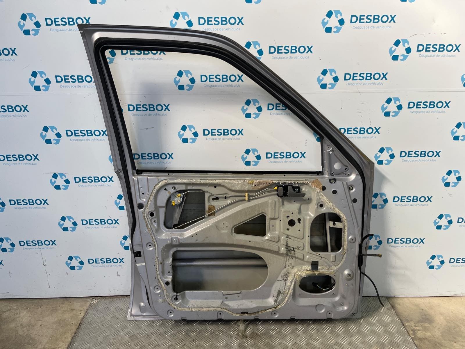 Recambio de PUERTA DELANTERA IZQUIERDA para NISSAN TERRANO II 2.4 i 12V 4WD KA24E - GRIS 5