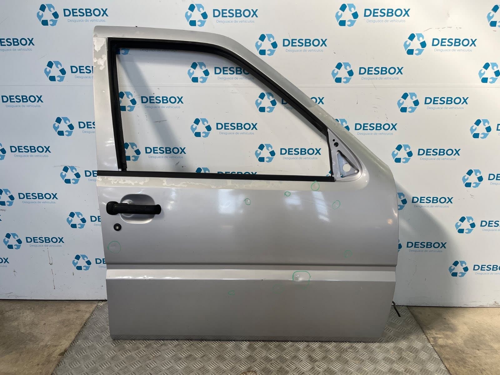 Recambio de PUERTA DELANTERA DERECHA para NISSAN TERRANO II 2.4 i 12V 4WD KA24E - GRIS