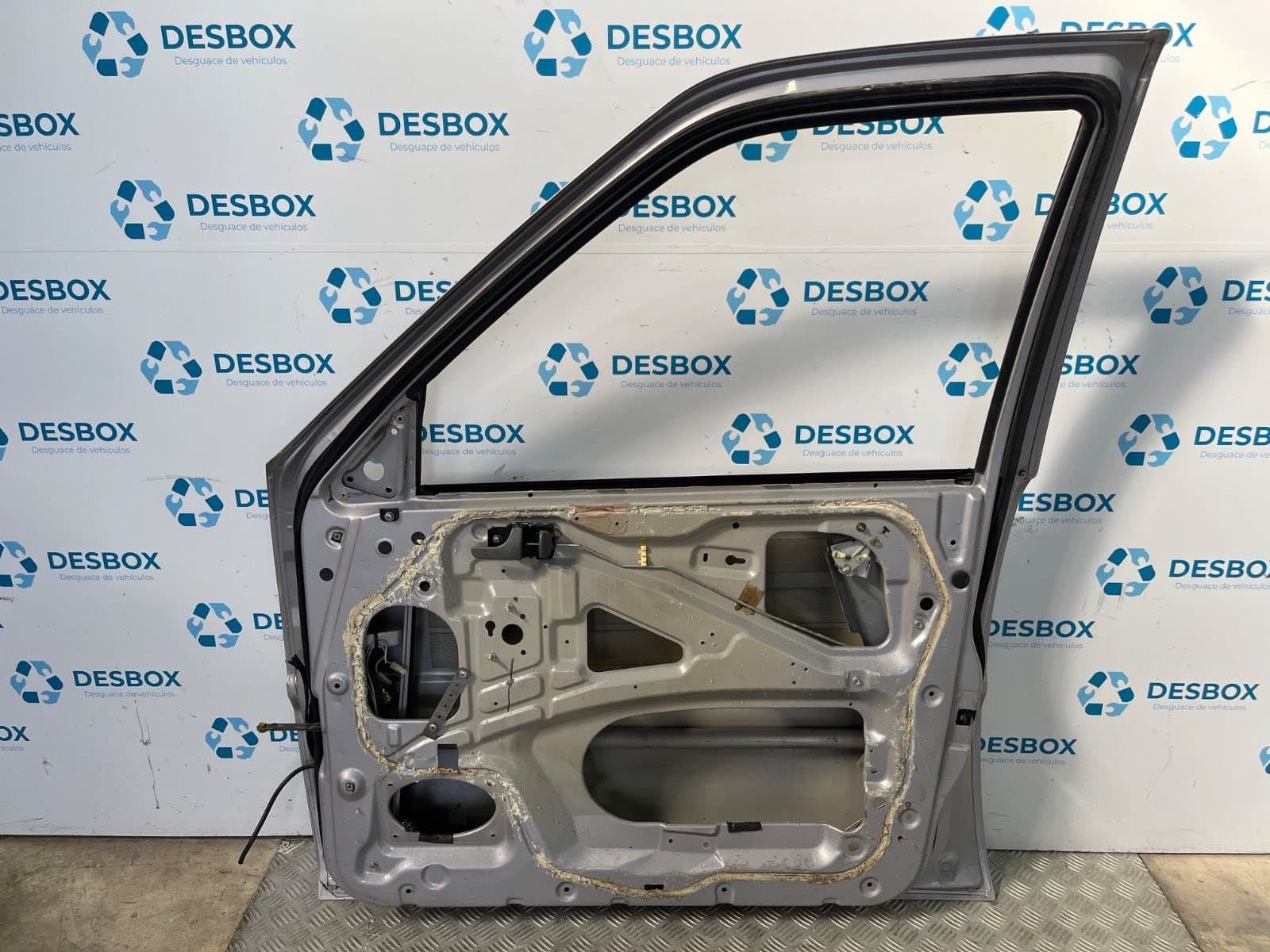 Recambio de PUERTA DELANTERA DERECHA para NISSAN TERRANO II 2.4 i 12V 4WD KA24E - GRIS 5