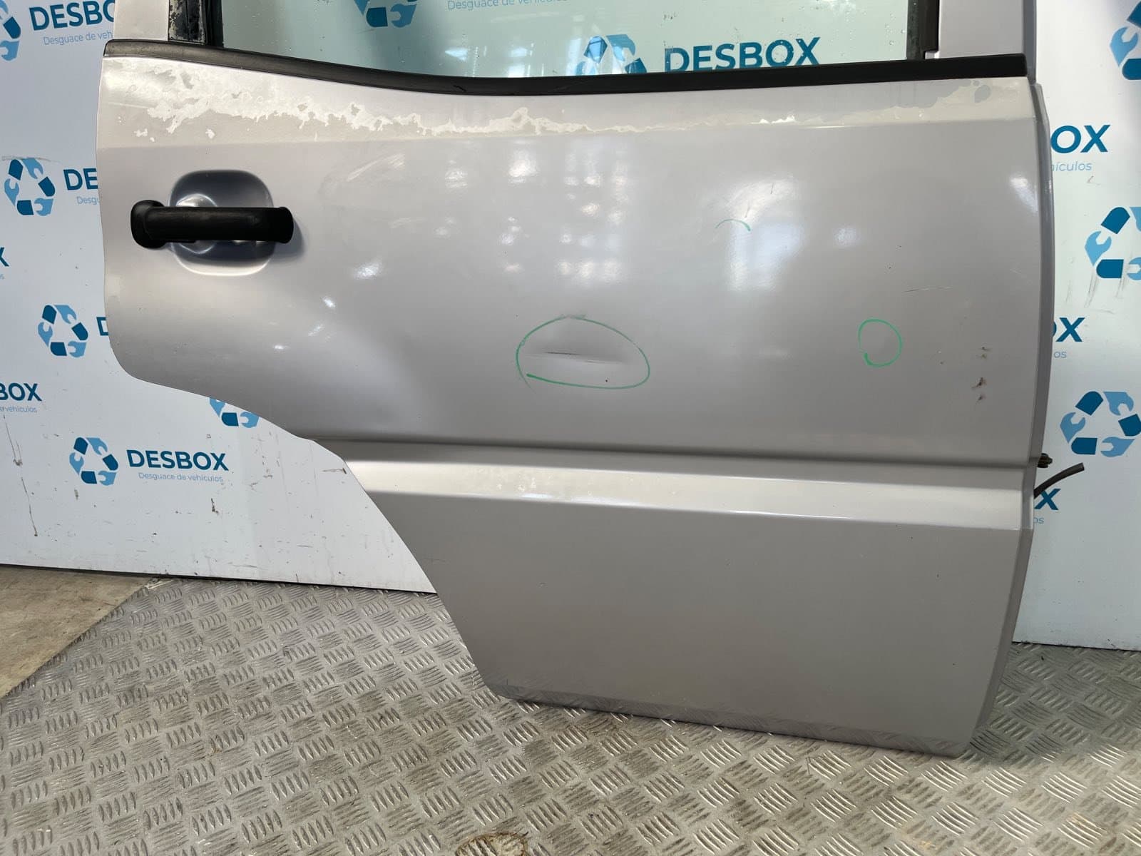 Recambio de PUERTA TRASERA DERECHA para NISSAN TERRANO II 2.4 i 12V 4WD KA24E - GRIS 3