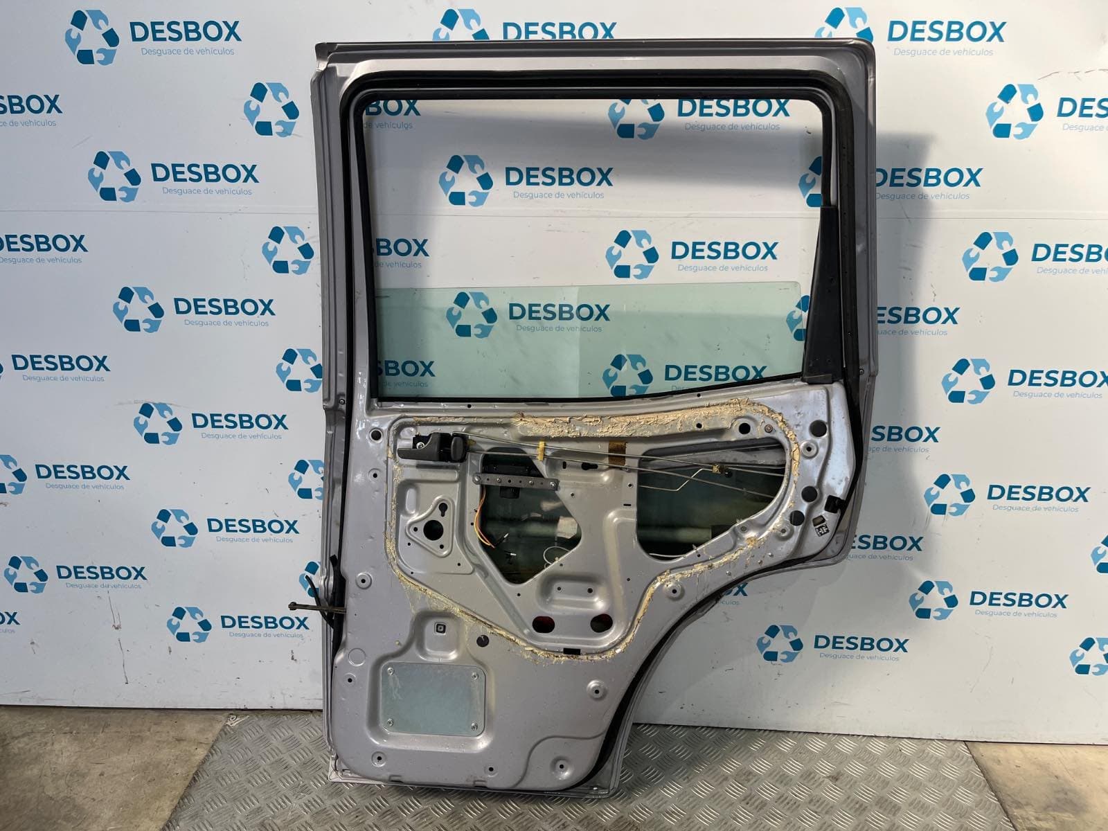 Recambio de PUERTA TRASERA DERECHA para NISSAN TERRANO II 2.4 i 12V 4WD KA24E - GRIS 4