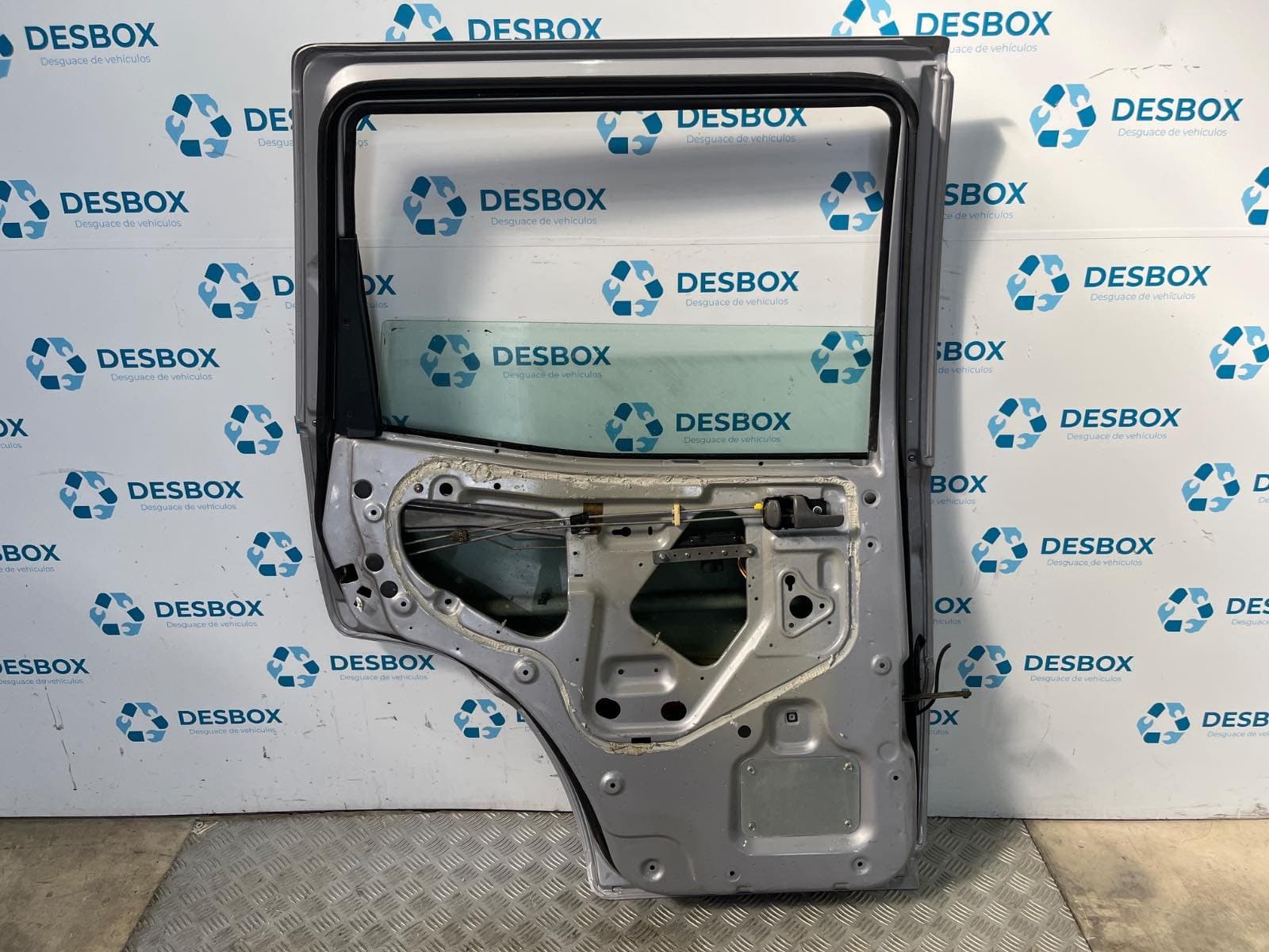 Recambio de PUERTA TRASERA IZQUIERDA para NISSAN TERRANO II 2.4 i 12V 4WD KA24E - GRIS 5