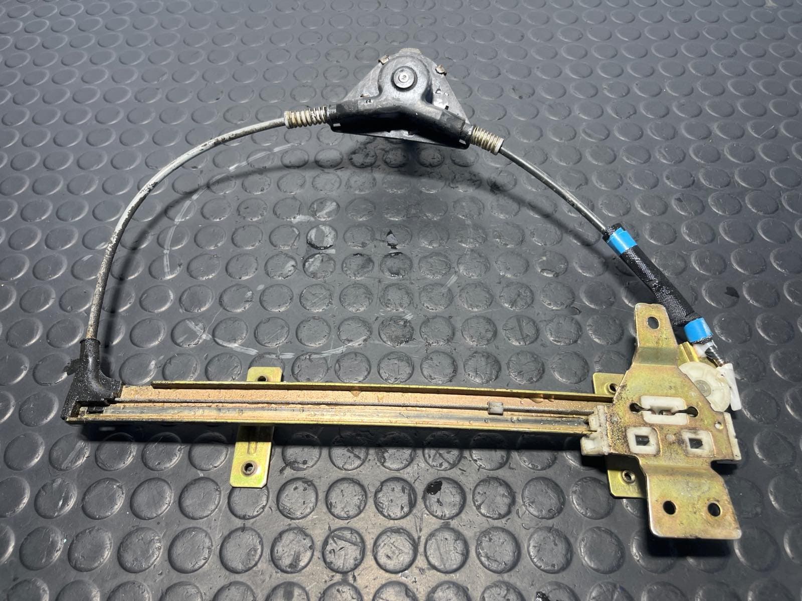 Recambio de ELEVALUNAS TRASERO IZQUIERDO para NISSAN TERRANO II 2.4 i 12V 4WD KA24E - GRIS 2