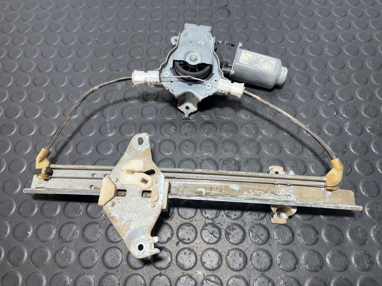 Recambio de ELEVALUNAS TRASERO IZQUIERDO para NISSAN QASHQAI (J10) 1.5 DCI K9K referencia OEM IAM 119766 - NEGRO 3