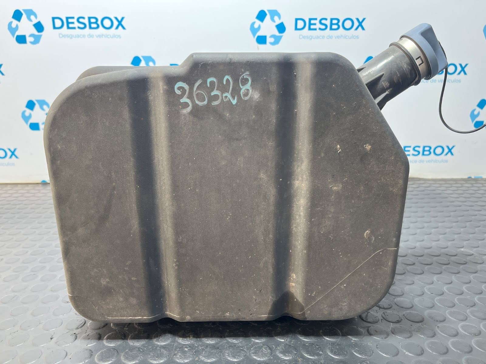 Recambio de DEPOSITO ADBLUE para RENAULT MAXITY FgDk 150.35/45 ZD30 referencia OEM IAM F03SD00929 - BLACNO