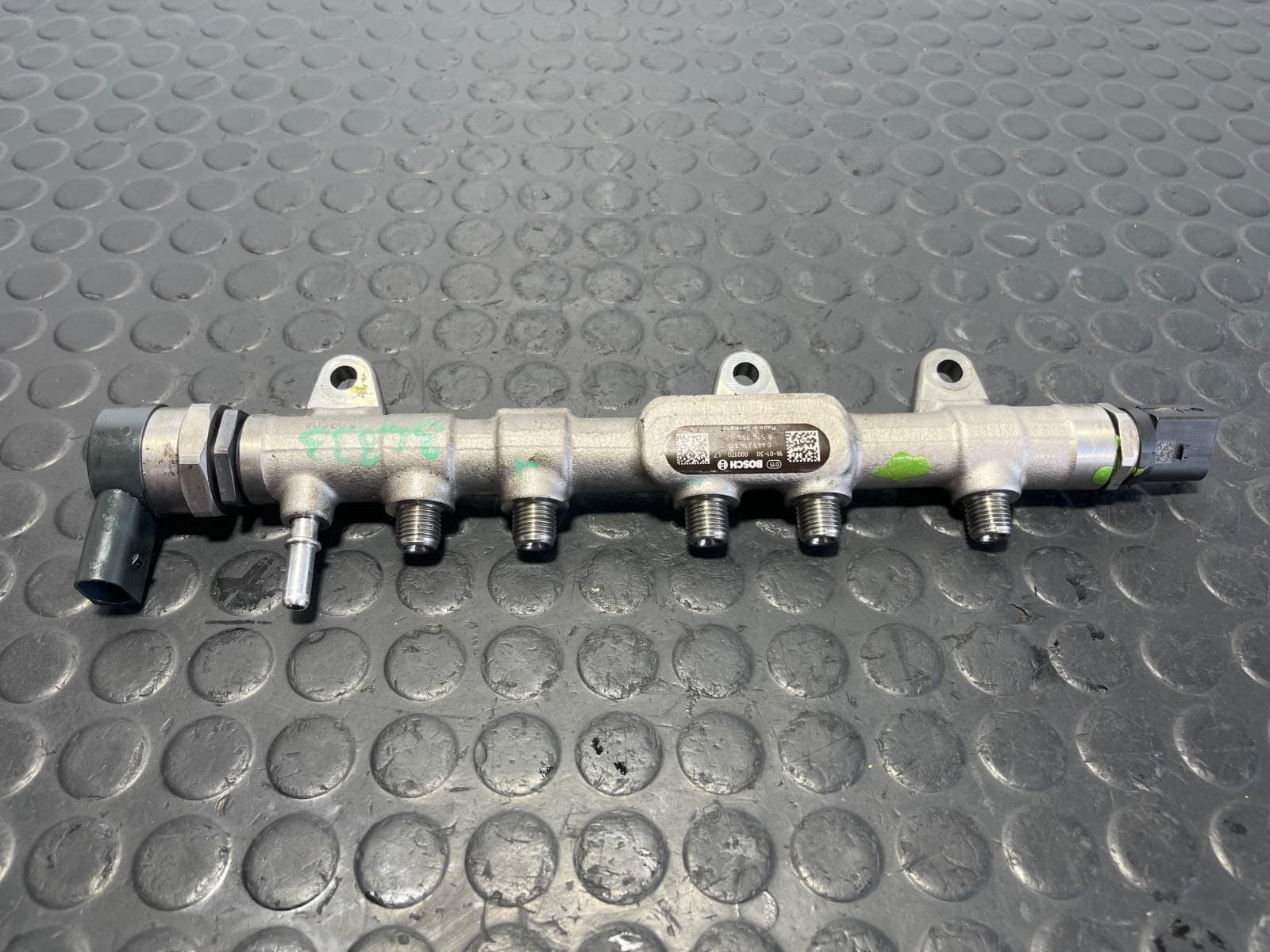 Recambio de RAMPA INYECTORA para BMW SERIE X1 (F48) X1 SDRIVE 18D B47C20A referencia OEM IAM 851415402 - BLANCO