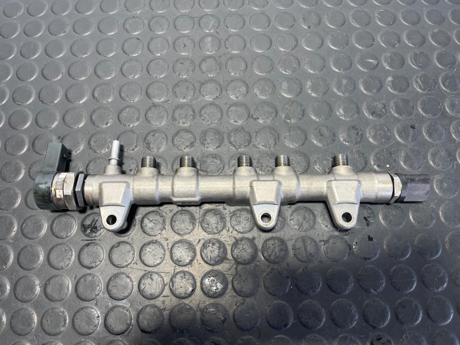 Recambio de RAMPA INYECTORA para BMW SERIE X1 (F48) X1 SDRIVE 18D B47C20A referencia OEM IAM 851415402 - BLANCO 2