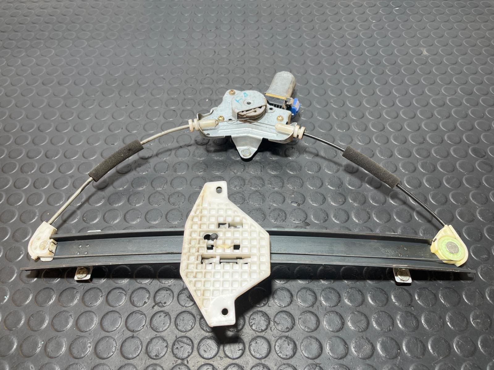 Recambio de ELEVALUNAS DELANTERO IZQUIERDO para CHEVROLET CAPTIVA 2.0 VCDI LT Z20S referencia OEM IAM 96627079 - GRIS 3