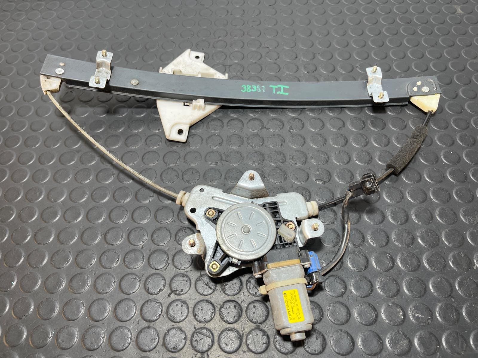 Recambio de ELEVALUNAS TRASERO IZQUIERDO para CHEVROLET CAPTIVA 2.0 VCDI LT Z20S referencia OEM IAM 96627061 - GRIS