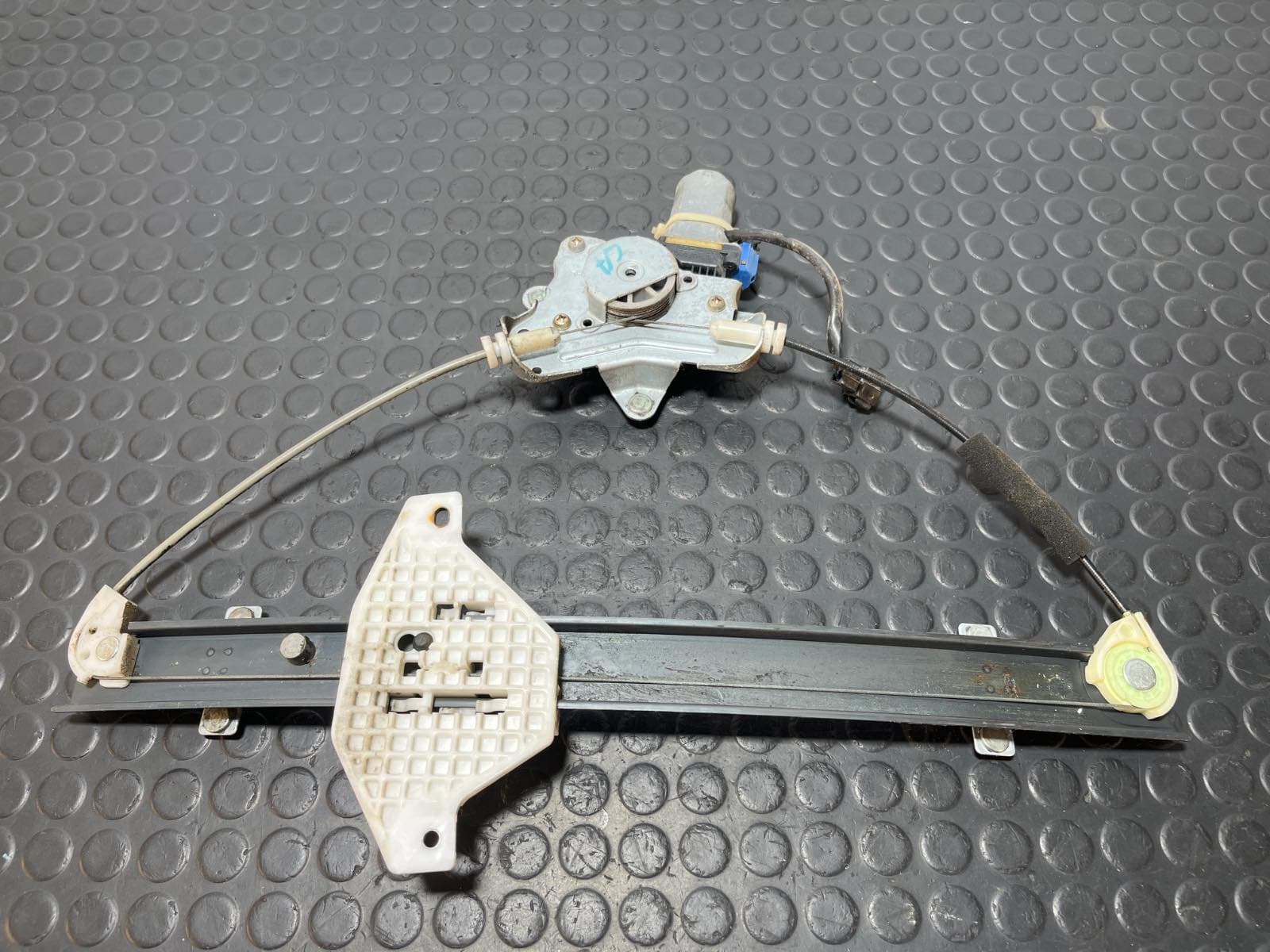 Recambio de ELEVALUNAS TRASERO IZQUIERDO para CHEVROLET CAPTIVA 2.0 VCDI LT Z20S referencia OEM IAM 96627061 - GRIS 3