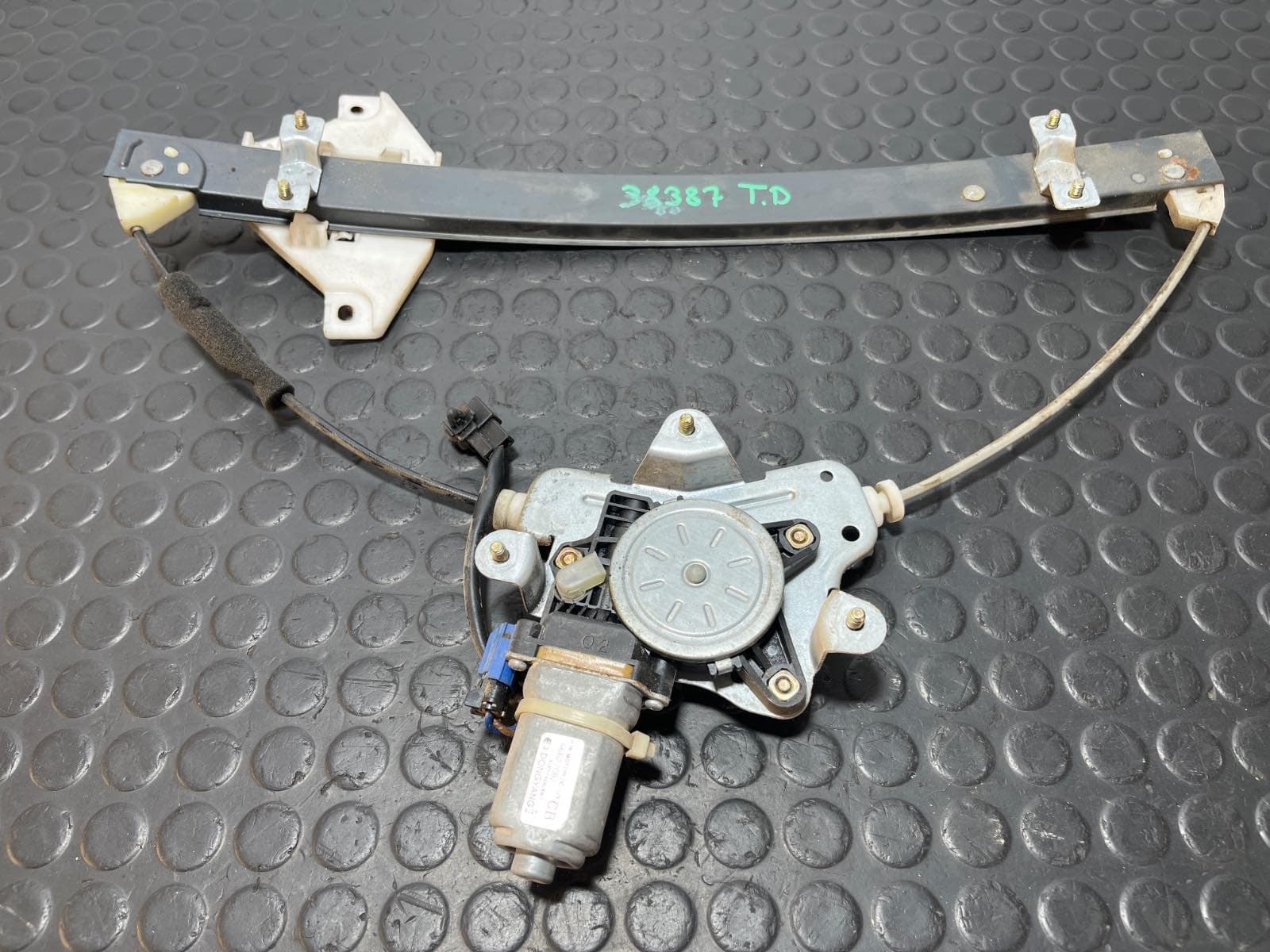 Recambio de ELEVALUNAS TRASERO DERECHO para CHEVROLET CAPTIVA 2.0 VCDI LT Z20S referencia OEM IAM 96627082 - GRIS