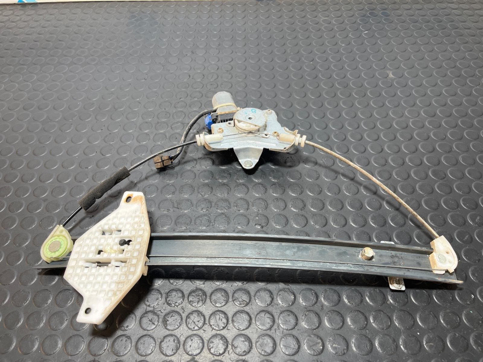 Recambio de ELEVALUNAS TRASERO DERECHO para CHEVROLET CAPTIVA 2.0 VCDI LT Z20S referencia OEM IAM 96627082 - GRIS 2
