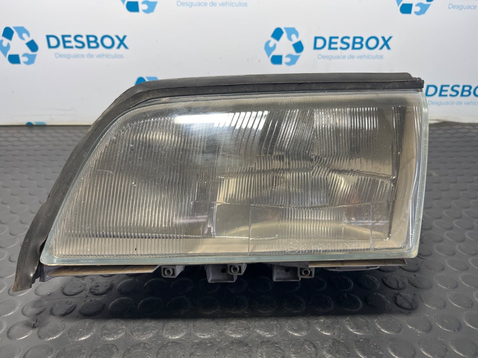 Recambio de FARO IZQUIERDO para MERCEDES-BENZ CLASE C (W202) BERLINA 250 TD (202.128) OM605.960 referencia OEM IAM 92082 - VERDE