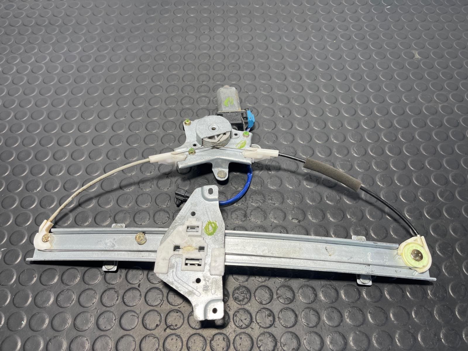 Recambio de ELEVALUNAS TRASERO IZQUIERDO para CHEVROLET NUBIRA BERLINA SE L44(96CUL4) referencia OEM IAM 96475131 - NEGRO 2