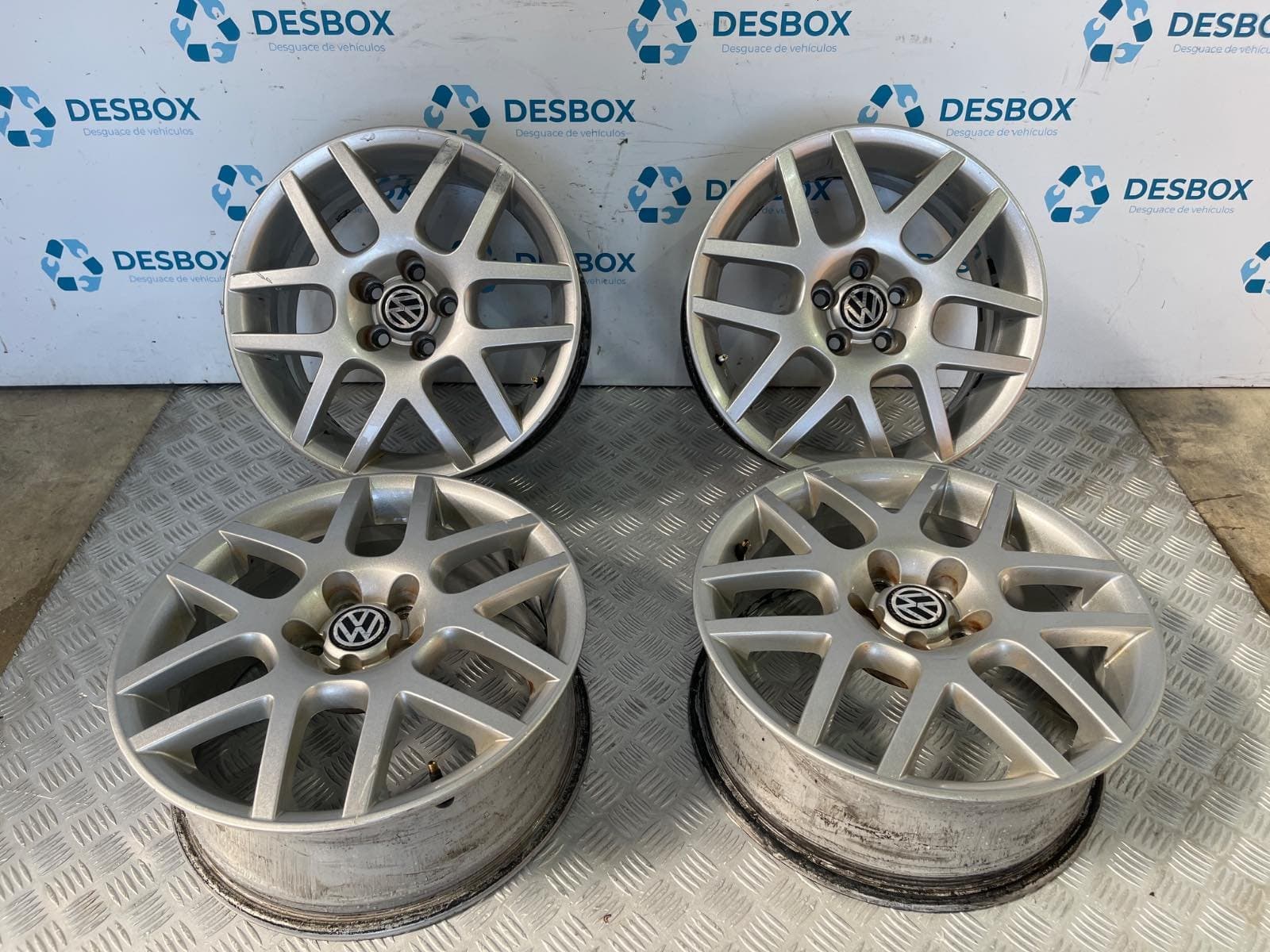 Recambio de JUEGO LLANTAS para VOLKSWAGEN GOLF IV BERLINA (1J1) * AVU | BFQ referencia OEM IAM 1J0601025AN - GRIS PLATA