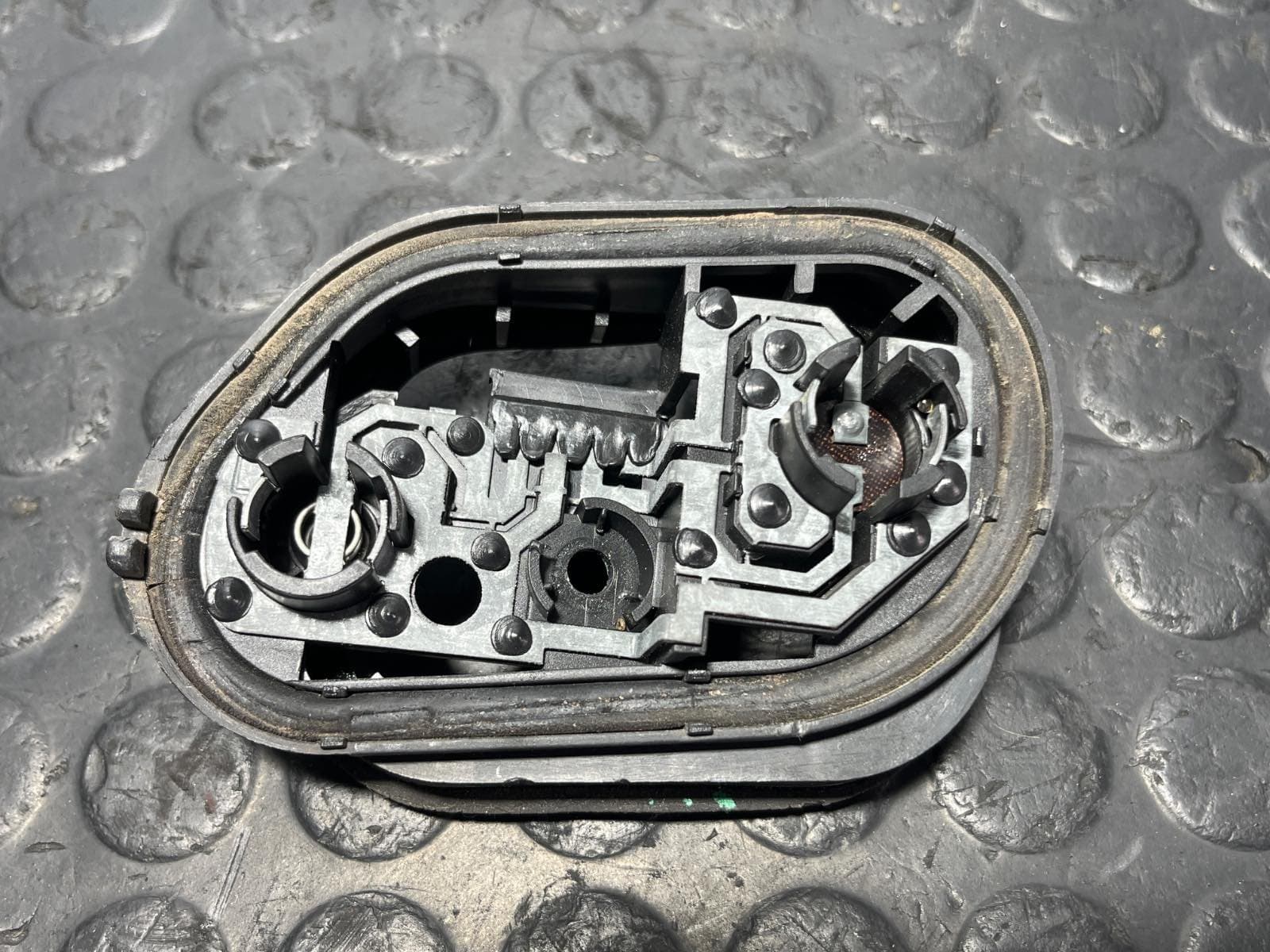 Recambio de PORTALAMPARAS para SEAT IBIZA (6L1) referencia OEM IAM 6L6945257