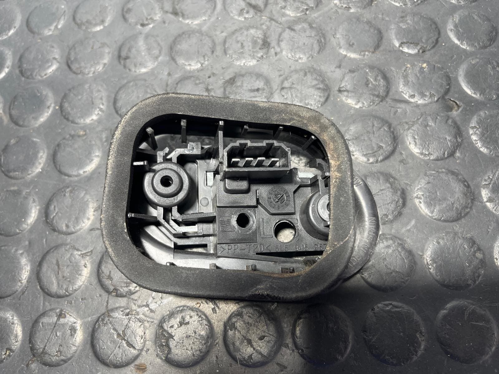 Recambio de PORTALAMPARAS para SEAT IBIZA (6L1) referencia OEM IAM 6L6945257 2