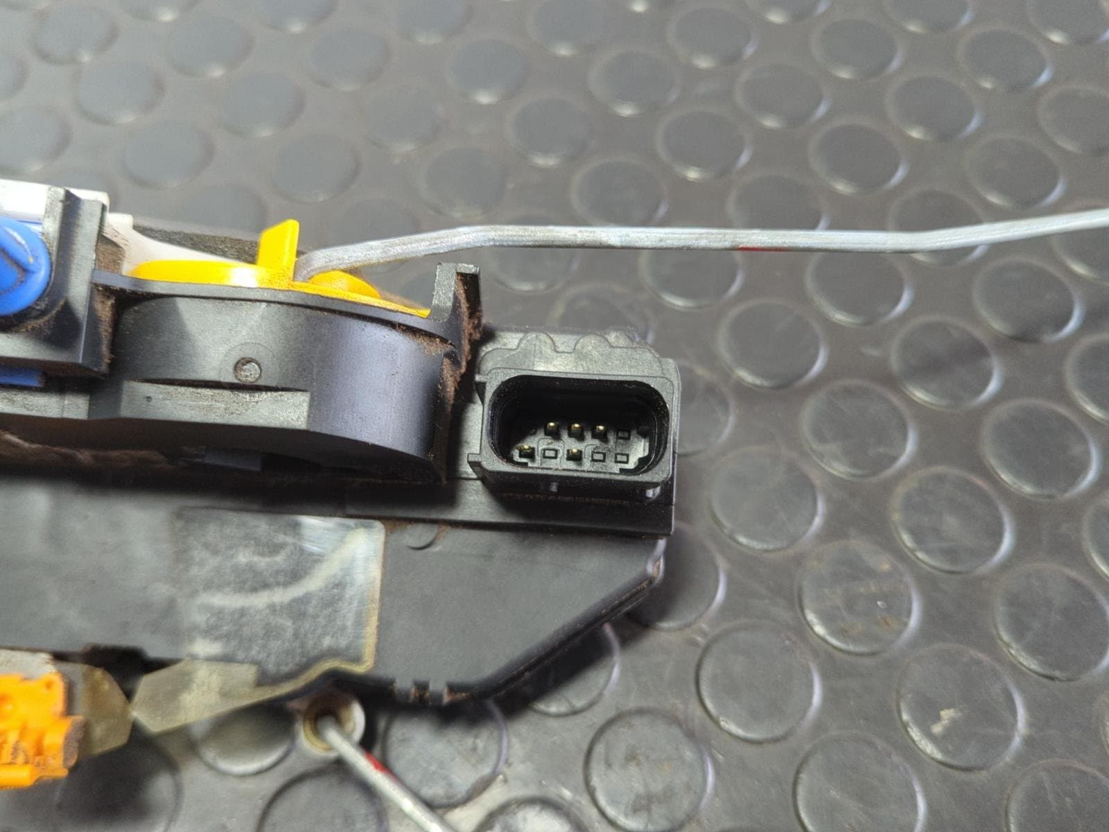 Recambio de CERRADURA PUERTA DELANTERA IZQUIERDA para OPEL MOKKA X MOKKA X 1.3 I B14NET referencia OEM IAM 13579522 - BLANCO 2
