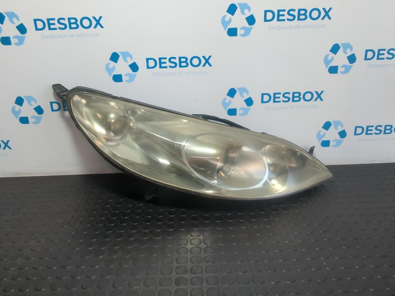 Recambio de FARO DERECHO para PEUGEOT 407 ST Confort RHR(DW10BTED4) referencia OEM IAM 0301213202  - GRIS