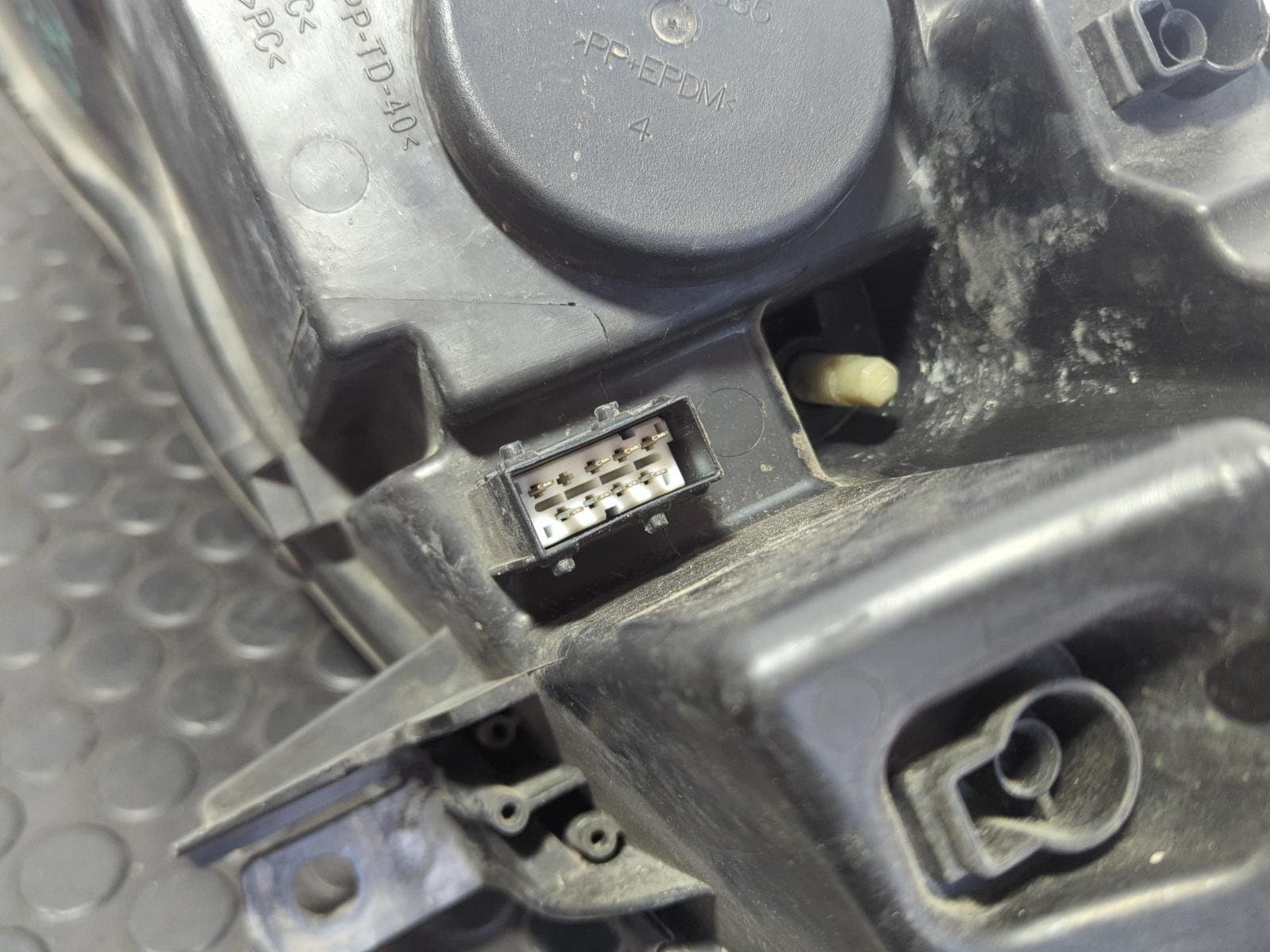 Recambio de FARO DERECHO para PEUGEOT 407 ST Confort RHR(DW10BTED4) referencia OEM IAM 0301213202  - GRIS 4