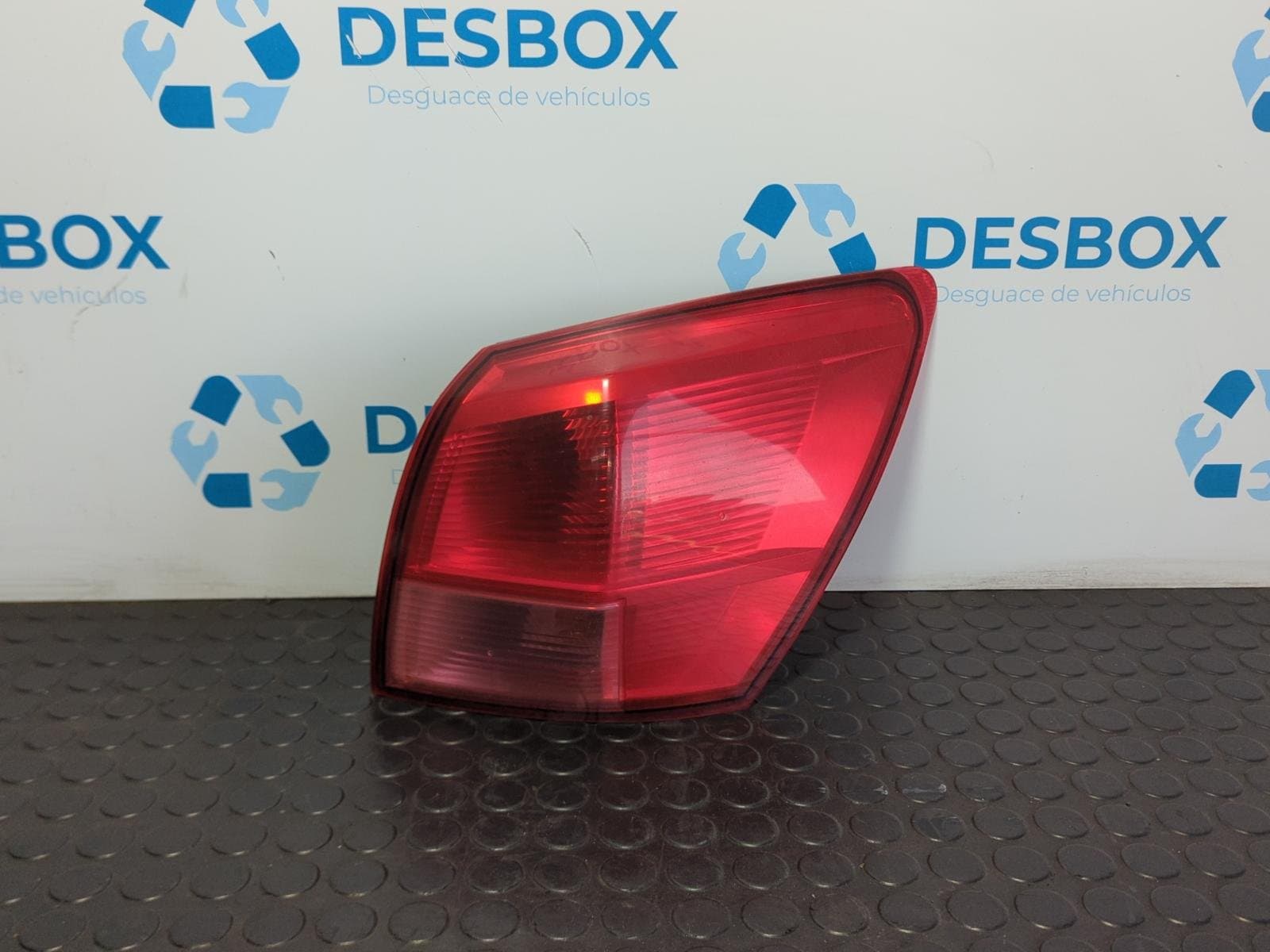 Recambio de PILOTO TRASERO DERECHO para NISSAN QASHQAI (J10) 1.5 DCI K9K referencia OEM IAM 26550BR00A - NEGRO