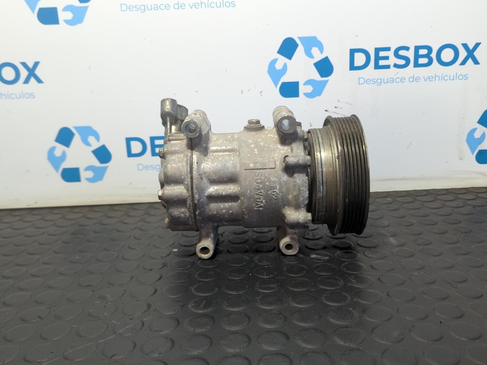Recambio de COMPRESOR AIRE ACONDICIONADO para RENAULT LAGUNA (B56) 1.6 16V RT K4M F7 referencia OEM IAM 8200651251 - GRIS 3