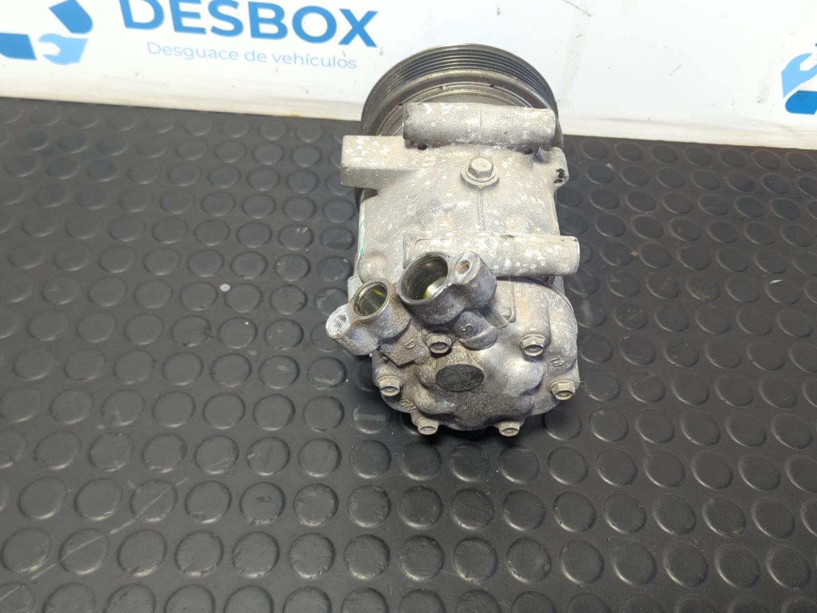 Recambio de COMPRESOR AIRE ACONDICIONADO para RENAULT LAGUNA (B56) 1.6 16V RT K4M F7 referencia OEM IAM 8200651251 - GRIS 4