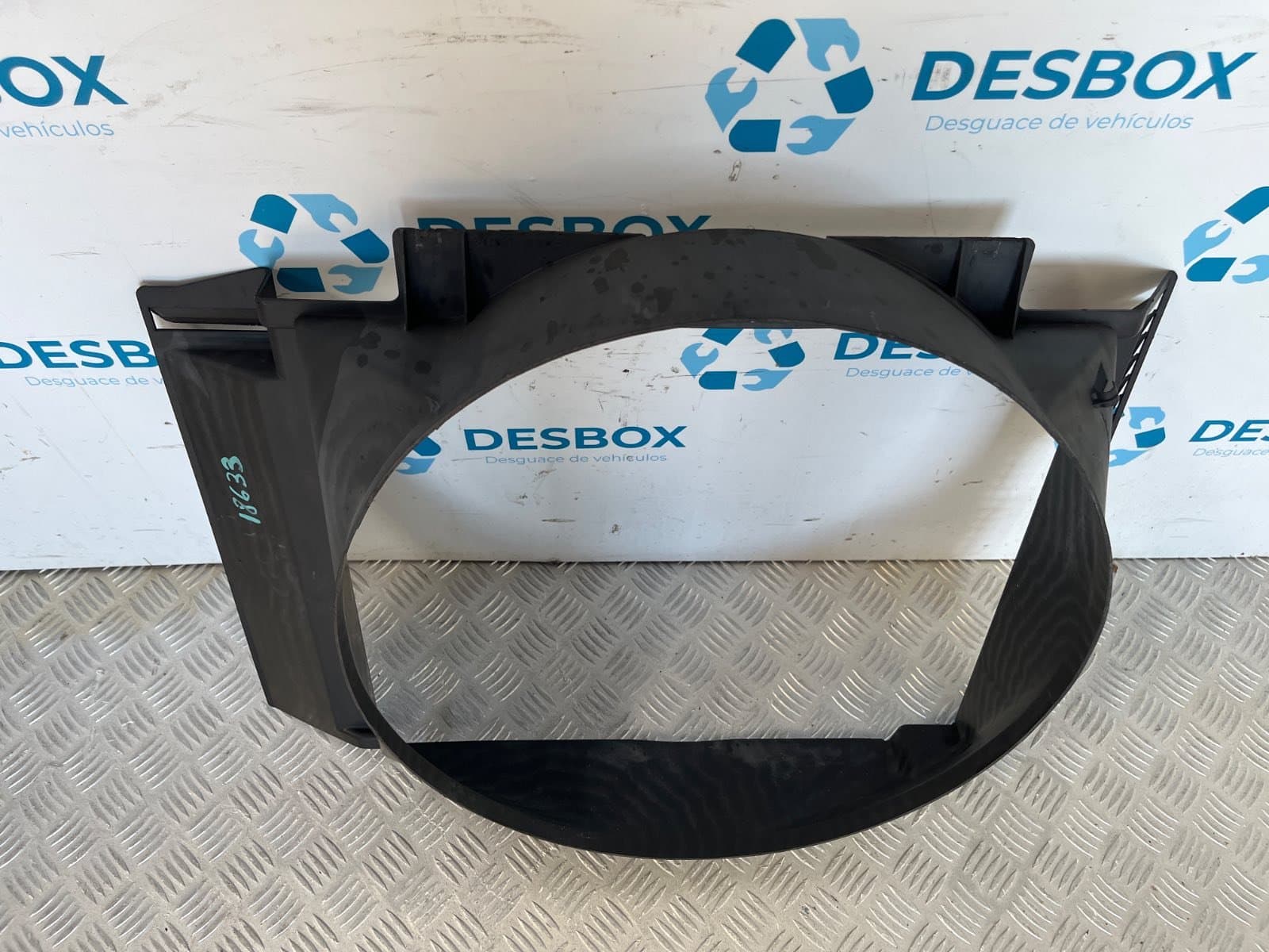 Recambio de CANALIZADOR DE AIRE para MERCEDES-BENZ CLASE E (W123) BERLINA+COUPE 2.0 115954 referencia OEM IAM 1235052055 - NEGRO 2