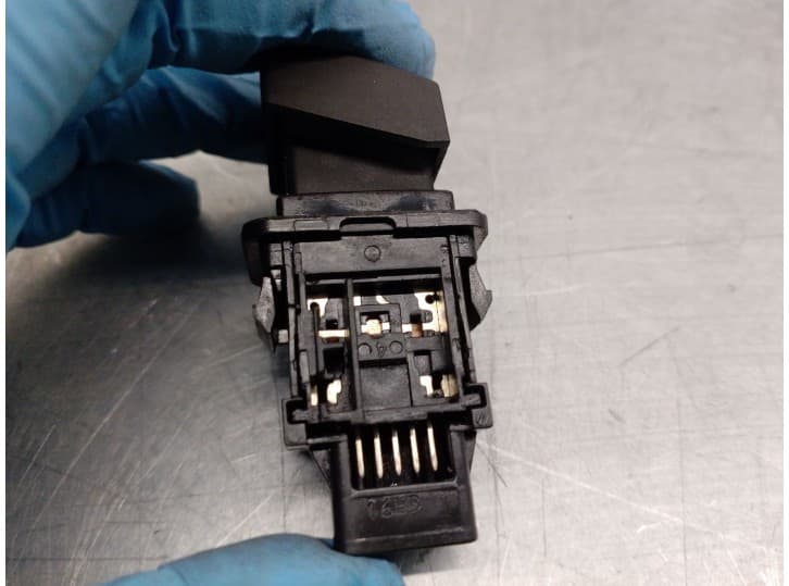 Recambio de interruptor para tata indica vista 1.3 crdi referencia OEM IAM 16E3 4
