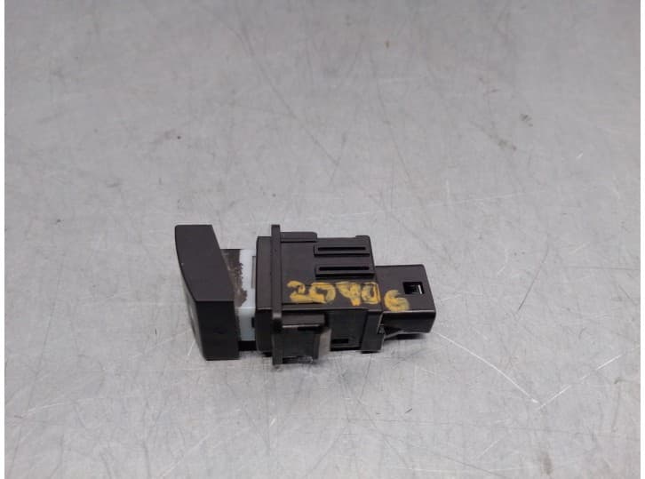 Recambio de interruptor para tata indica vista 1.3 crdi referencia OEM IAM 03E3 3