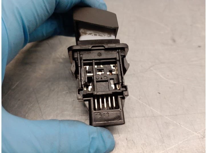 Recambio de interruptor para tata indica vista 1.3 crdi referencia OEM IAM 03E3 4