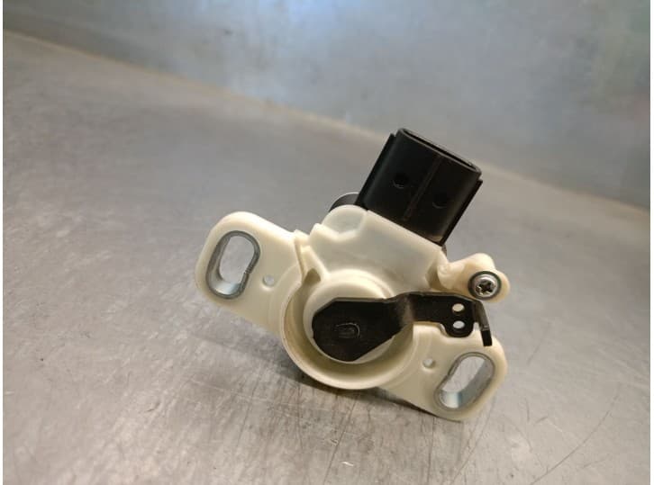 Recambio de sensor para lexus is iii (_e3_) 300h (ave30_) referencia OEM IAM 8951033030 2