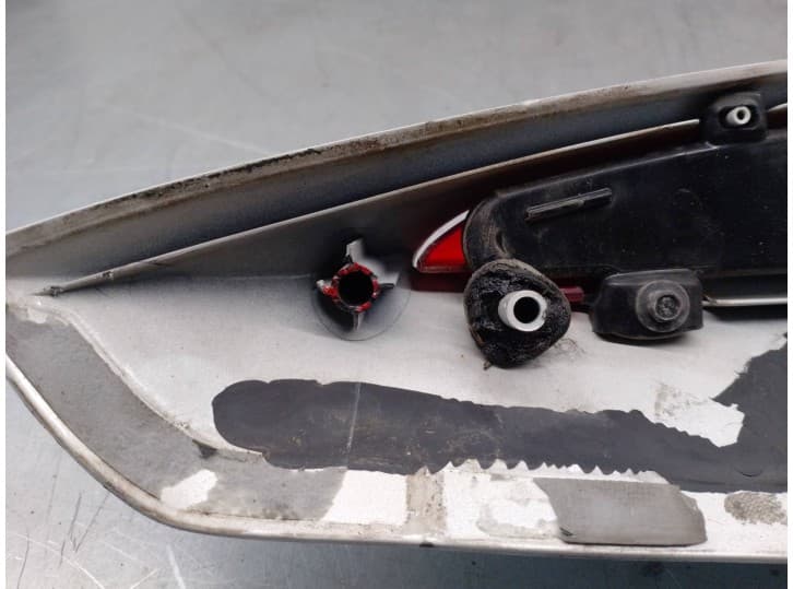 Recambio de aleron trasero para cadillac srx 3.6 referencia OEM IAM 15145960 8